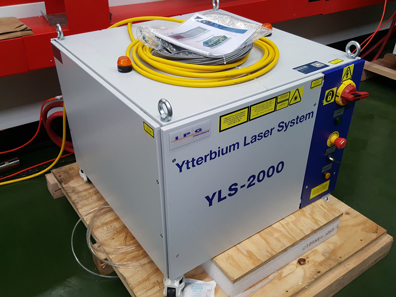 Laser IPG YLS-2000 watt laserbron vir 2kw akkurate lasersnyer